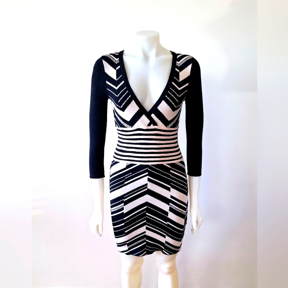 𝅺Bebe Black Label Bodycon 3/4 length Sleeve Dress Size Small